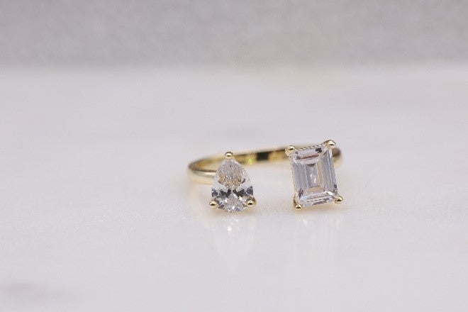 Pear & Emerald Toi Et Moi Ring